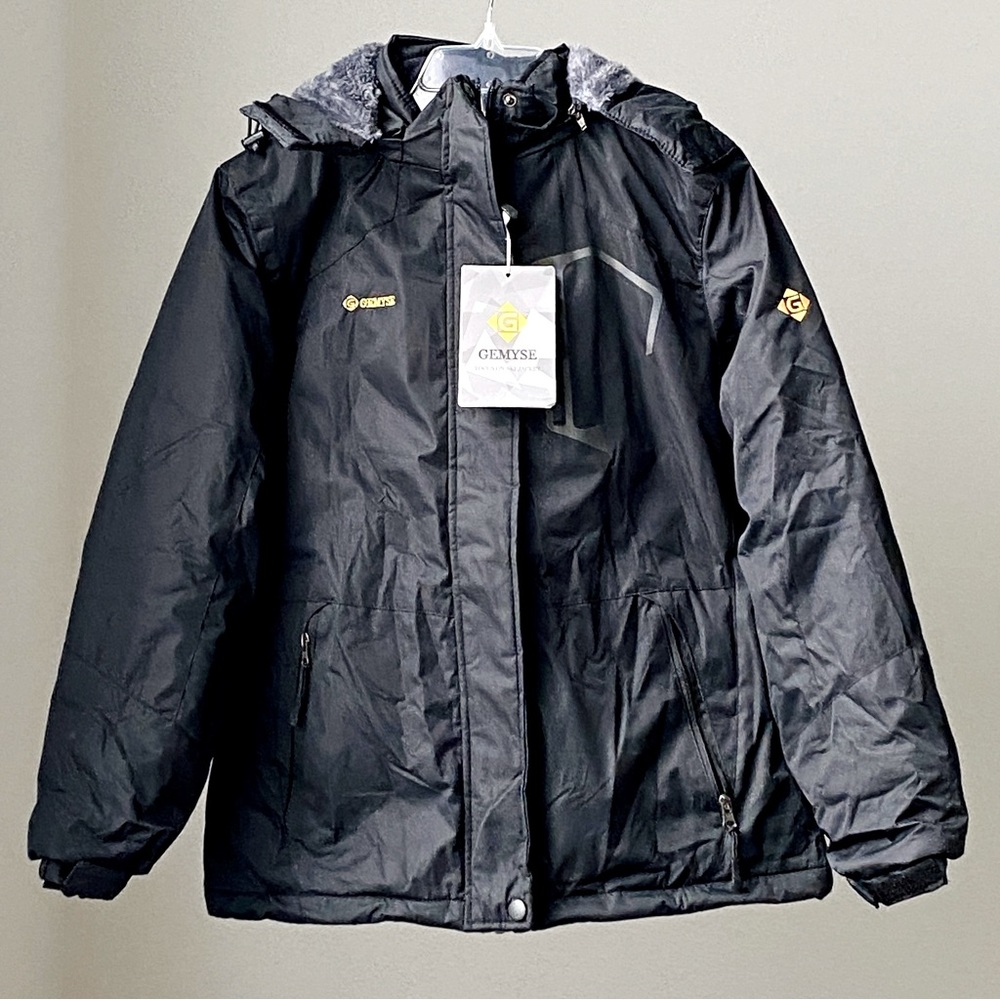 GEMYSE Women‘s Mountain Waterproof Ski Snow Jacket, size S. New